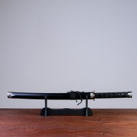 Сувенирное оружие «Катана на подставке», чёрные ножны под змеиную кожу, 70см 417137s фото