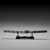 Сувенирное оружие «Катана на подставке», серые ножны под змеиную кожу, 70 см 1135036s фото